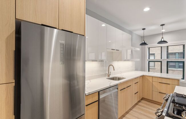 7736-42 N Eastlake Terrace