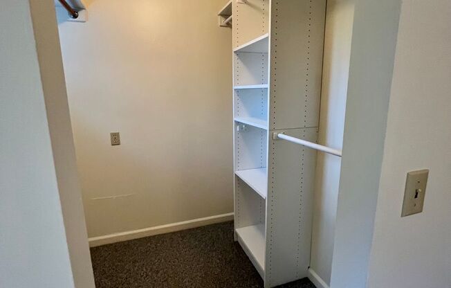 1 bed, 1 bath, 550 sqft, $1,595, Unit 4740-A