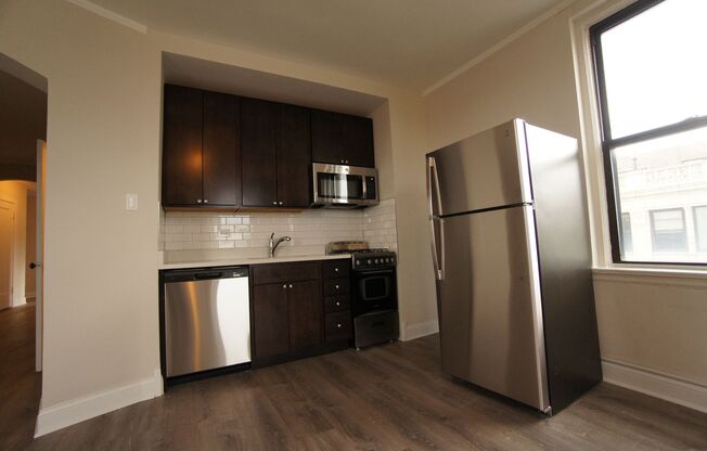 1 bed, 1 bath, 760 sqft, $1,895, Unit 301