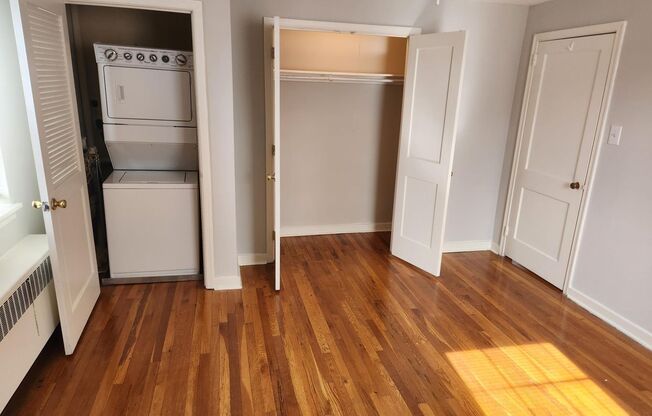 2 beds, 1 bath, 897 sqft, $2,385, Unit A-24