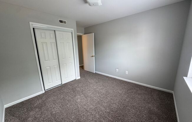 2 beds, 1 bath, 864 sqft, $750, Unit F46