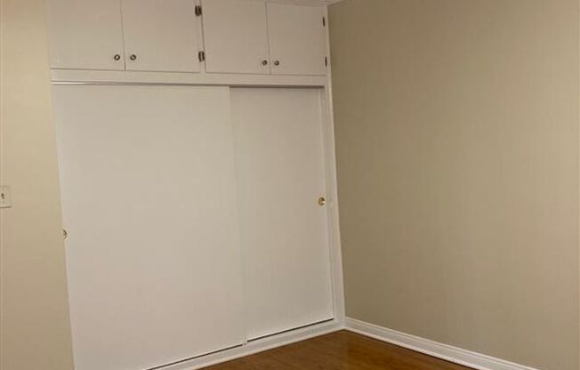 2 beds, 1 bath, $2,400, Unit Unit 1