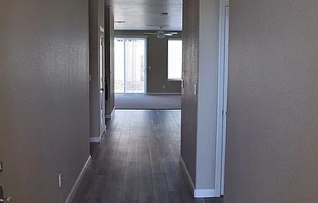 735 SUZANNE DR