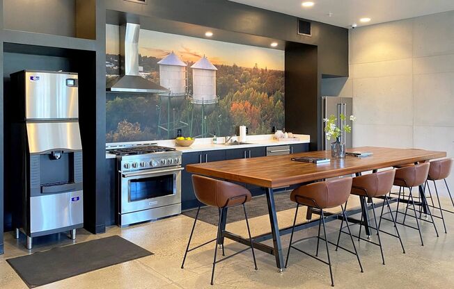 2 beds, 2 baths, 1,012 sqft, $1,810, Unit 122