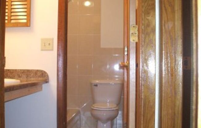 2 beds, 1 bath, 850 sqft, $1,144, Unit 7926 - 5