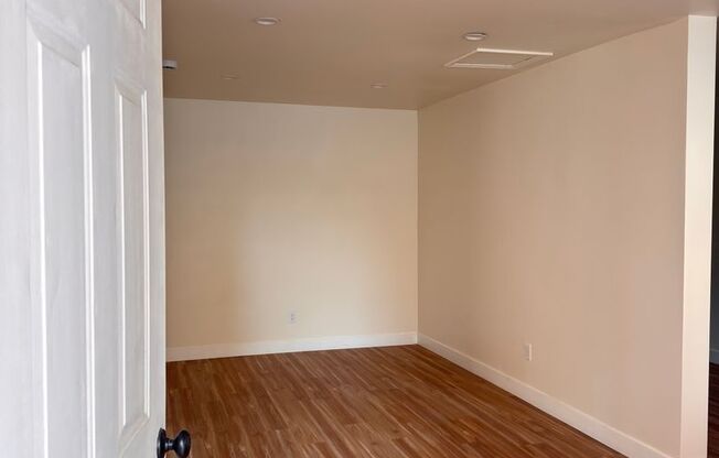 1060 McFarland Avenue, Wilmington CA 90744