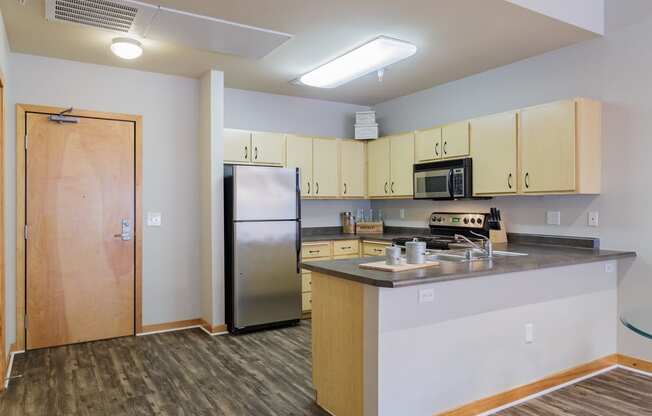 1x1 kitchen  l Fremont Mews Apartments