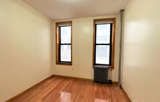 3 beds, 1 bath, $4,000, Unit 4-B