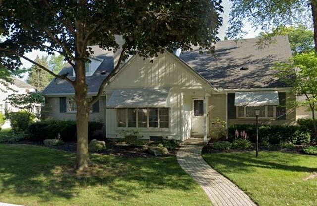 10 DANVERS LN