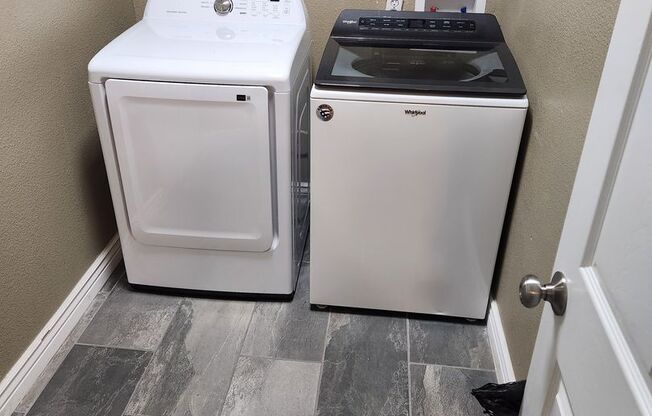 2 beds, 2 baths, $1,900, Unit Unit 1009