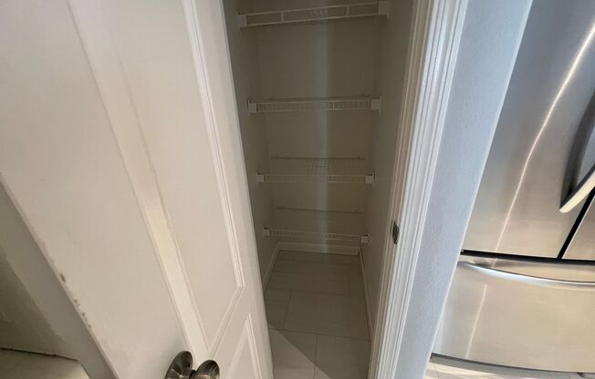 2 beds, 1 bath, $1,450, Unit # 1050