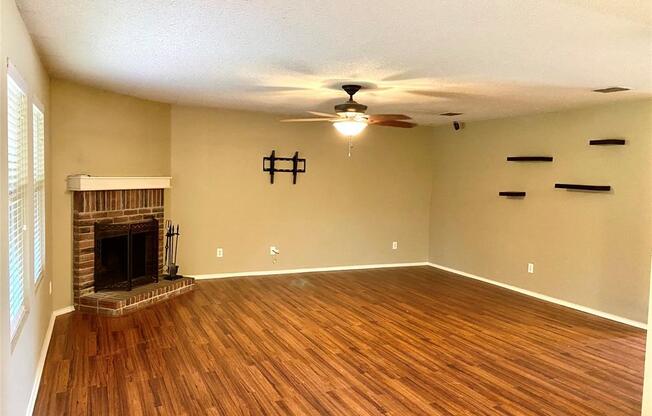 1416 LONESOME DOVE TRL