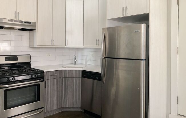 1 bed, 1 bath, 673 sqft, $2,050, Unit 3915-GS