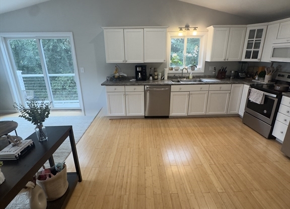 19 SKYLINE DR
