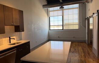 1 bed, 1 bath, 735 sqft, $1,650, Unit 250