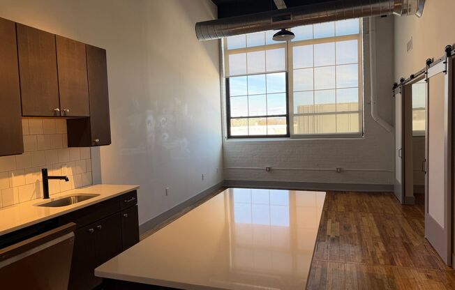 1 bed, 1 bath, 735 sqft, $1,650, Unit 250