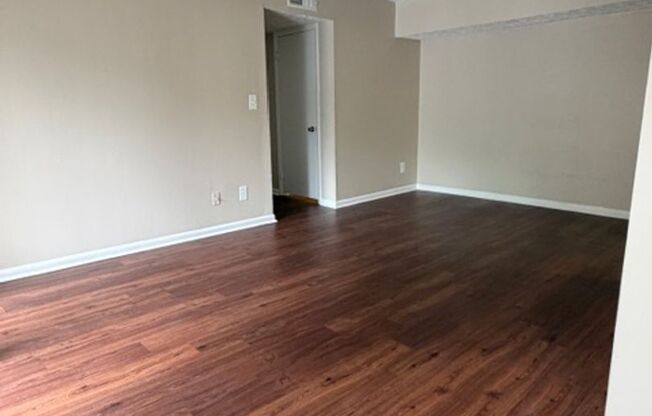 2 beds, 1 bath, 800 sqft, $1,135, Unit 7101M