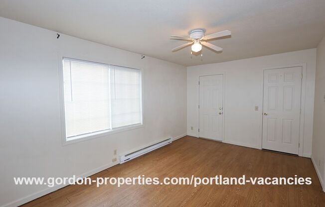 $1,195.00 - SE 60th Ave - 1 bedroom unit in single level duplex