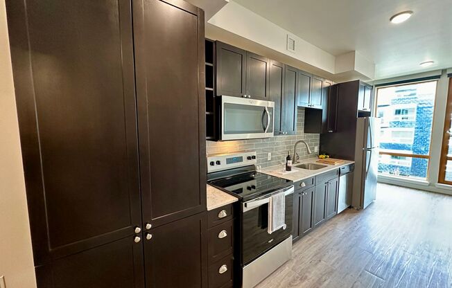 Studio, 1 bath, 430 sqft, $1,449, Unit Unit 512