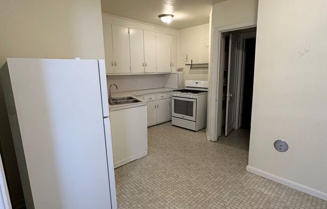 1 bed, 1 bath, 600 sqft, $895, Unit 100