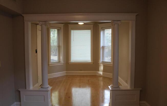 939 W 34 ST