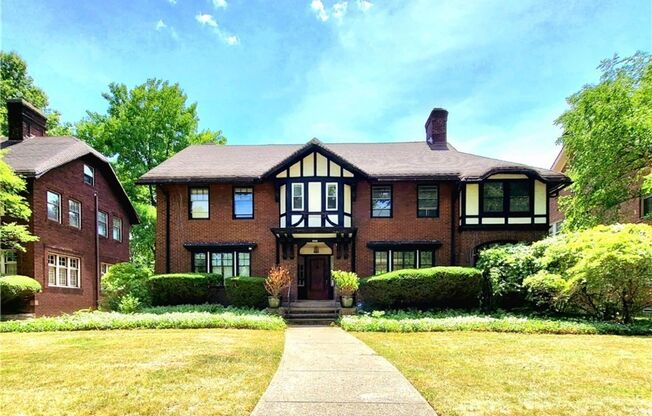 6 BEDROOM IN CLEVELAND HEIGHTS FOR RENT