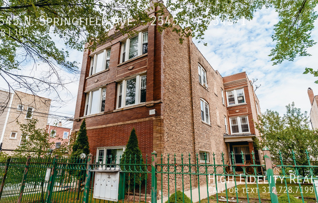 2545 North Springfield Avenue