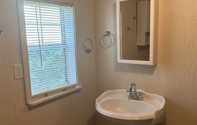 1 bed, 1 bath, $1,095, Unit 817 Rio Chico #3