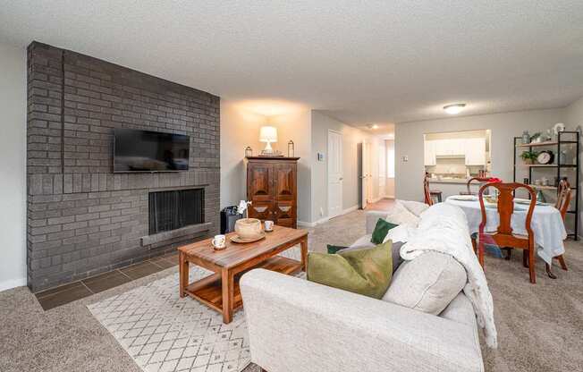 The Regent at Bellevue Way Apartments in North Bellevue, WA