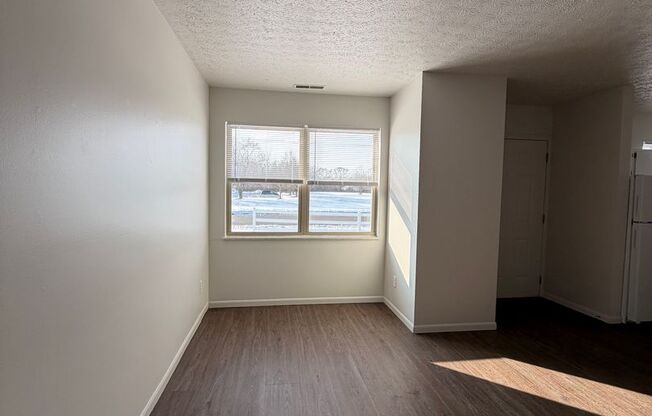 2 beds, 1 bath, 796 sqft, $1,005, Unit 804