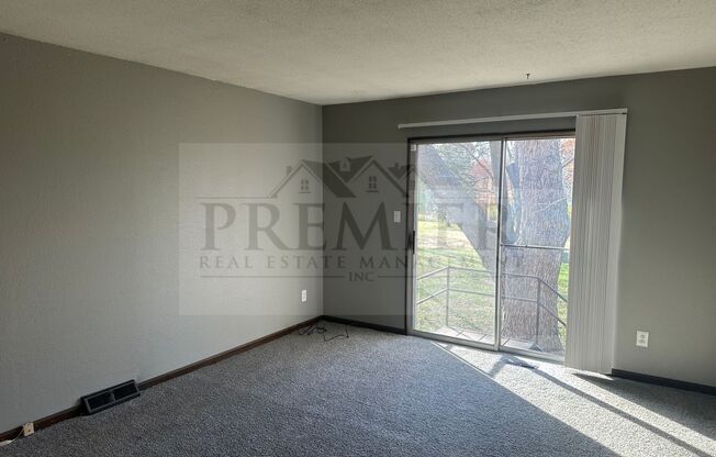 2 beds, 1 bath, $1,195, Unit 1422