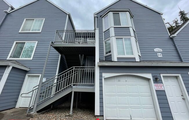 2Bd/2Ba in Bethany Condo with Garage ~ Washer/ Dryer in Unit ~ Top Floor ~ Community Pool!!!
