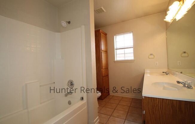 2 beds, 2 baths, $1,050