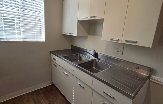 1 bed, 1 bath, $1,600, Unit 206