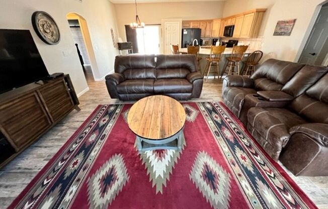 3 BR LUXE Home-Walk to Colorado River, Golf & near Rotary Park.