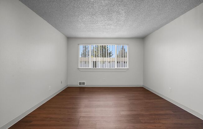 445 SW Tunison Ave