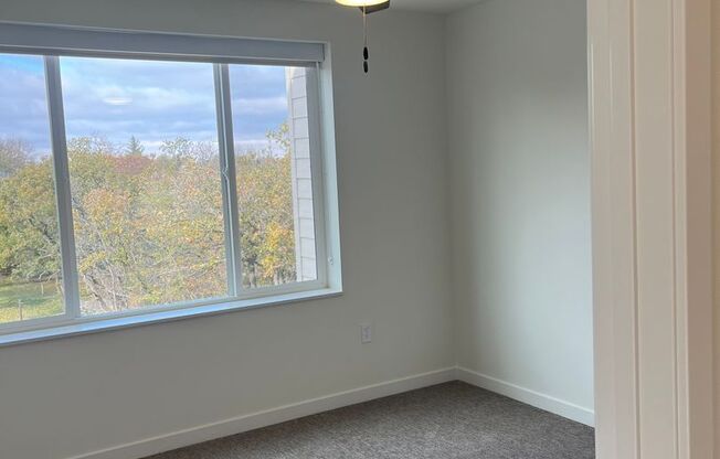 3 beds, 2 baths, 1,092 sqft, $1,400, Unit 2-204