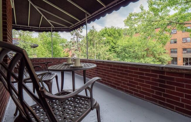 2 beds, 1 bath, 725 sqft, $1,799, Unit B201