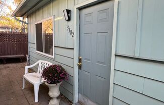 Spacious Updated 1 bedroom, 1 bath Available Immediately Near Moana/So. Virginia