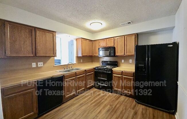 801 COUNTRY AIRE DR