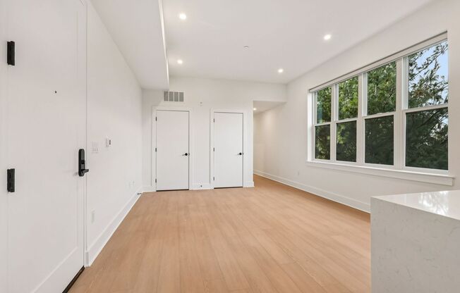 2 beds, 1 bath, 800 sqft, $2,154, Unit 412