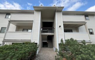 Cozy 1-Bedroom Retreat with Modern Finishes & Washer/Dryer