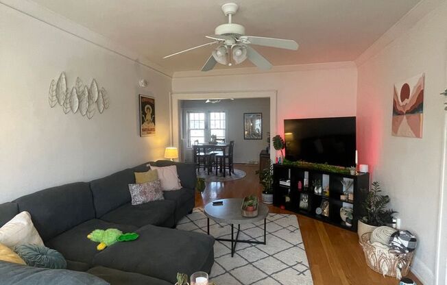 2 beds, 1 bath, 1,100 sqft, $1,350, Unit 4