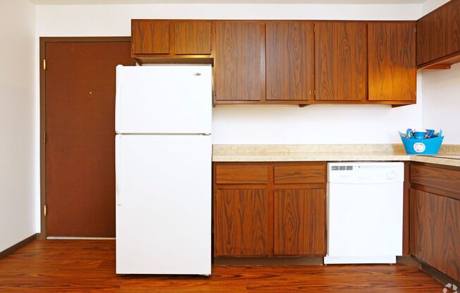 1 bed, 1 bath, 700 sqft, $725, Unit 801 West Crestwood Drive Apt 302