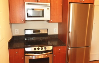 2 beds, 2 baths, 850 sqft, $3,900, Unit 203