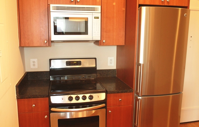 2 beds, 2 baths, 850 sqft, $3,900, Unit 203