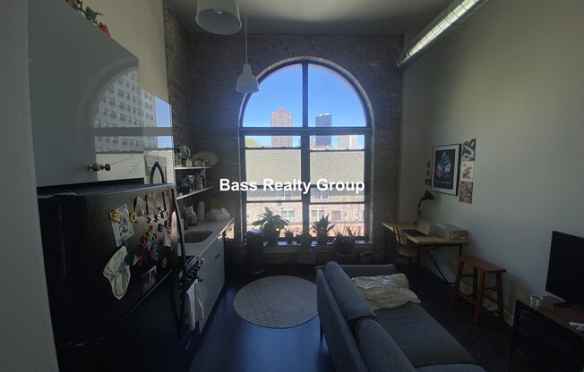 5021 N KENMORE