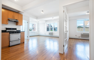 2 beds, 1 bath, 900 sqft, $5,150, Unit 4L