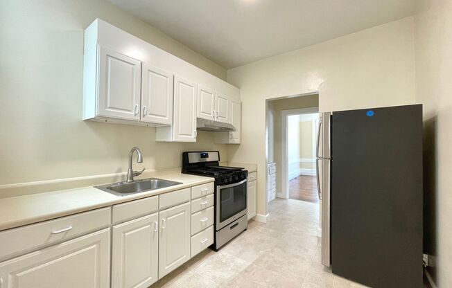 2 beds, 1.5 baths, $4,595