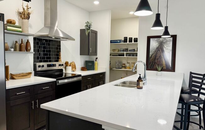 2 beds, 2 baths, 1,032 sqft, $1,700, Unit 123 Boneset Ave. Apt 3